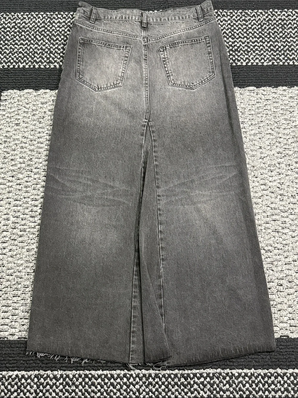 Reformation Tazz Maxi Denim Skirt Women’s 30 Raw Hem Black Wash Classic Casual - Picture 3 of 5